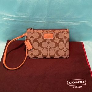 🔥Price Drop🔥 VINTAGE COACH Wristlet